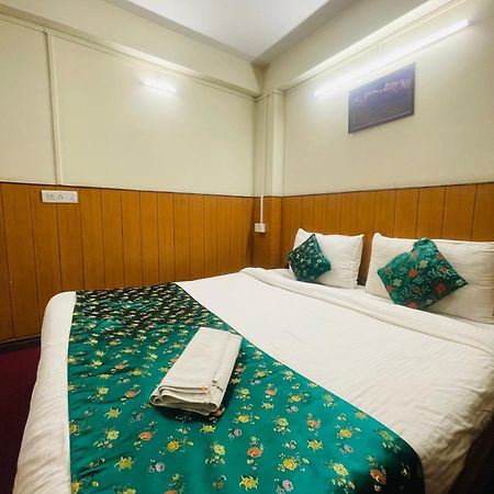אגרה Hotel Palm Street Near Taj מראה חיצוני תמונה