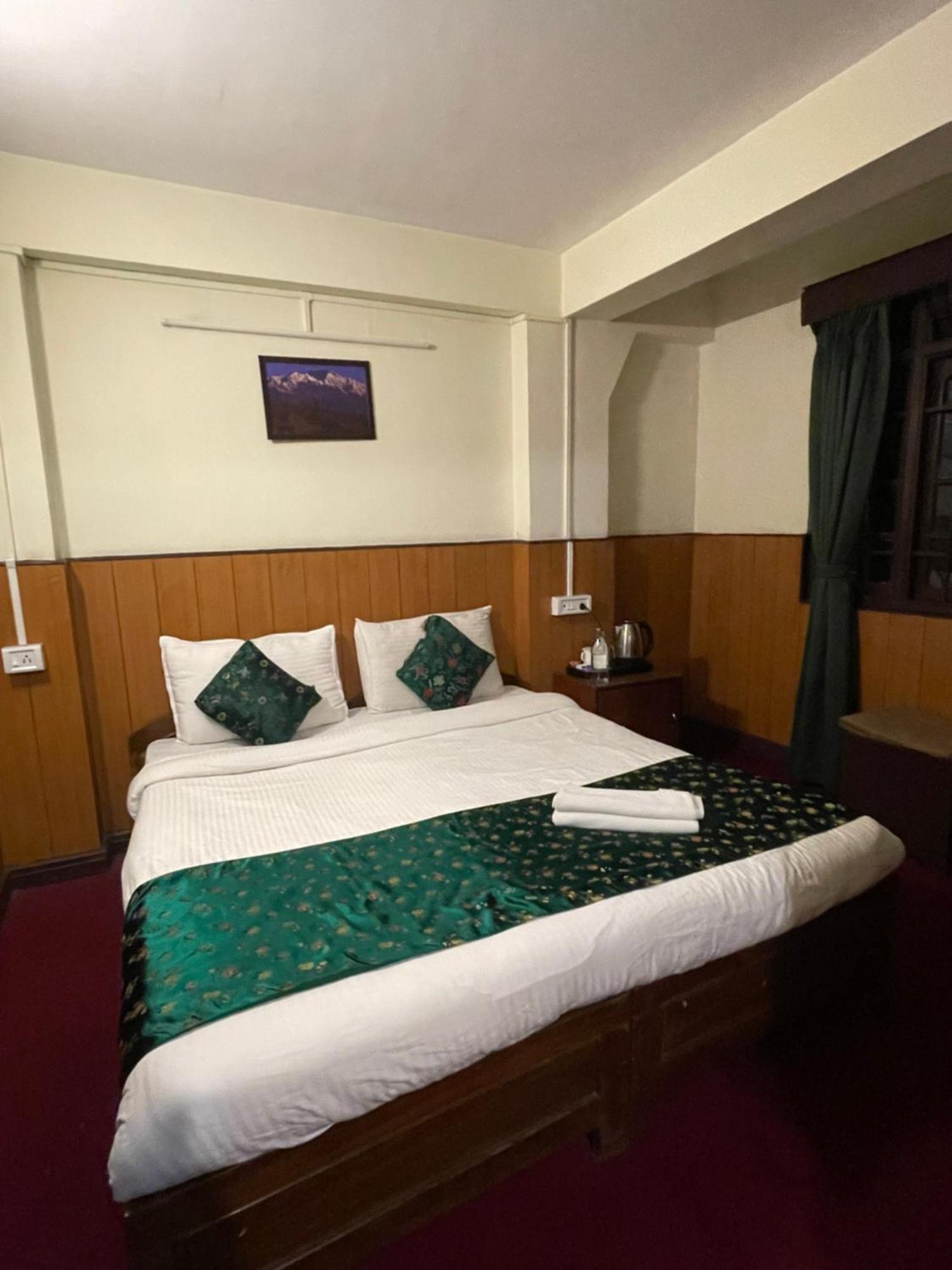 אגרה Hotel Palm Street Near Taj מראה חיצוני תמונה